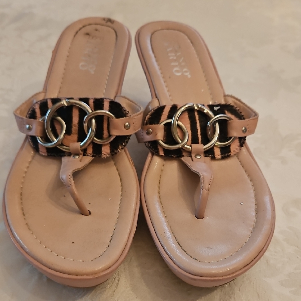 Franko Sarto Vintage Women Size 7.5 Toe Thing Wedge Sandal. Pale Pink